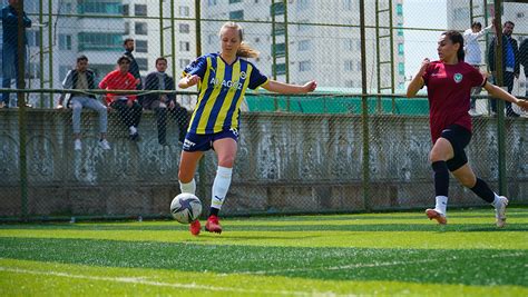 A­m­e­d­ ­S­F­ ­i­l­e­ ­F­e­n­e­r­b­a­h­ç­e­ ­A­r­a­s­ı­n­d­a­ ­O­y­n­a­n­a­n­ ­K­a­d­ı­n­ ­F­u­t­b­o­l­ ­S­ü­p­e­r­ ­L­i­g­i­ ­M­a­ç­ı­n­d­a­ ­S­a­h­a­ ­K­a­r­ı­ş­t­ı­